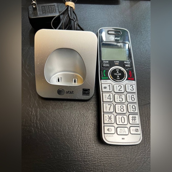 AT&T CL83464 DECT 6.0 Cordless Call ID Announce Phone System w/ 3 Handsets - Picture 6 of 14